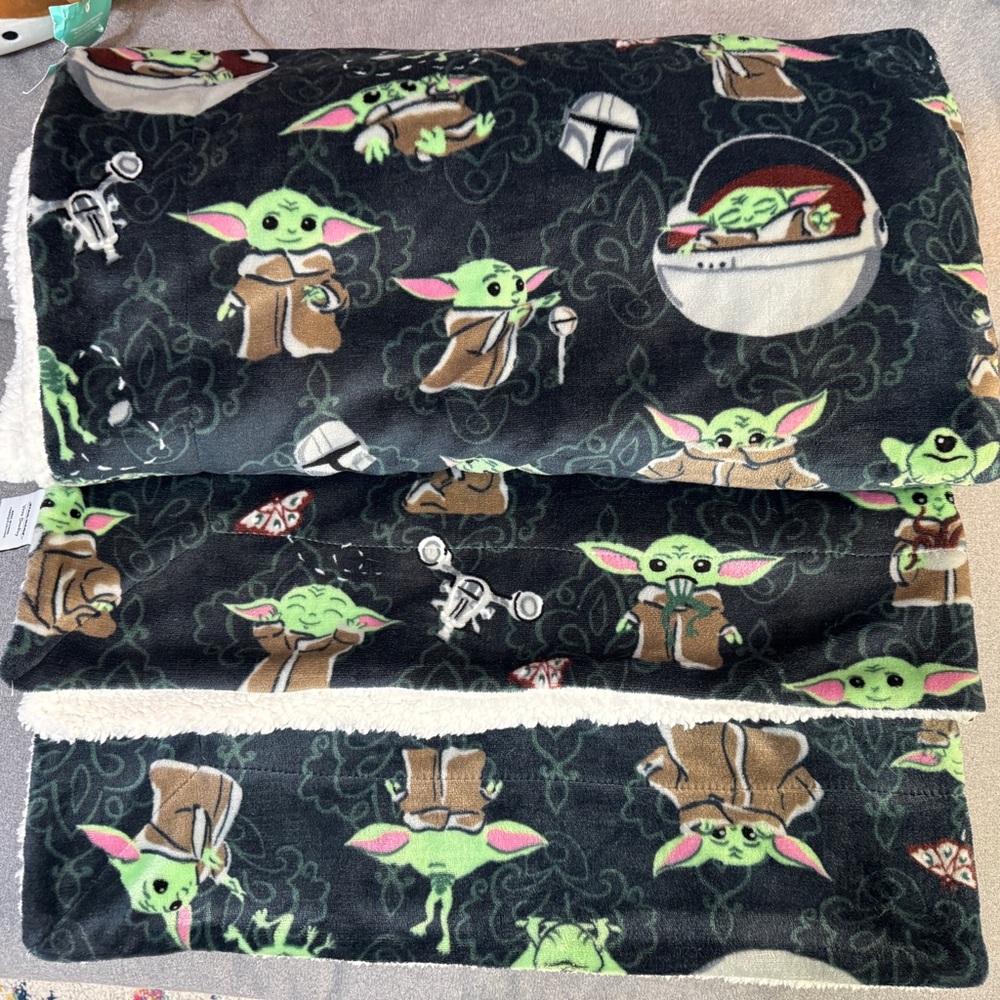 Vera Bradley Star Wars Throw Blanket with Green and Black Design